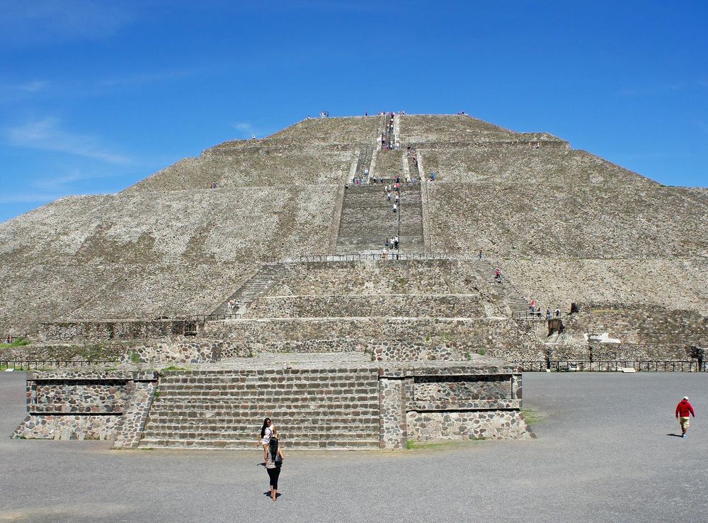 Archivo:Sun Pyramid 05 2015 Teotihuacan 3304.JPG - Wikipedia, la  enciclopedia libre