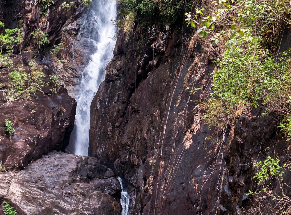File:Klong Plu Waterfall.jpg - Wikimedia Commons