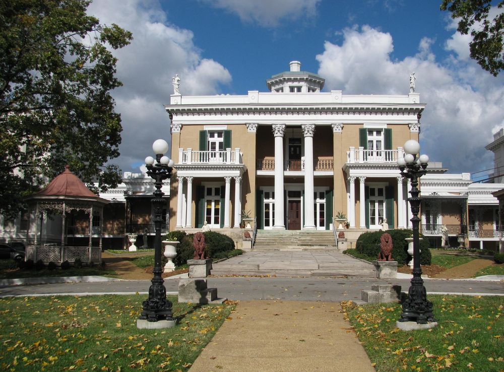 File:Mansion Front 2010.JPG - Wikimedia Commons