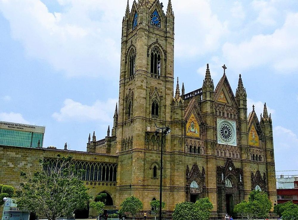 File:Expiatorio Temple in Guadalajara.jpg - Wikimedia Commons