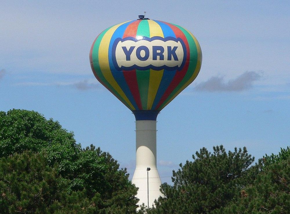 File:York, Nebraska water tower from E 1.JPG - Wikimedia Commons