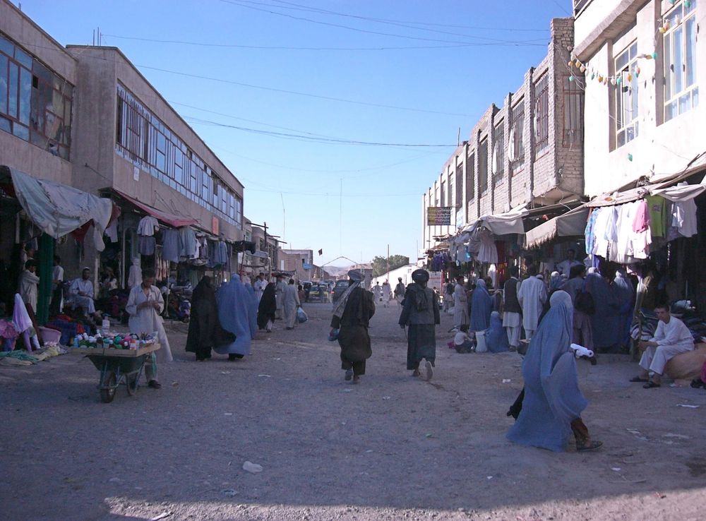 File:Herat clothes bazaar.jpg - Wikimedia Commons
