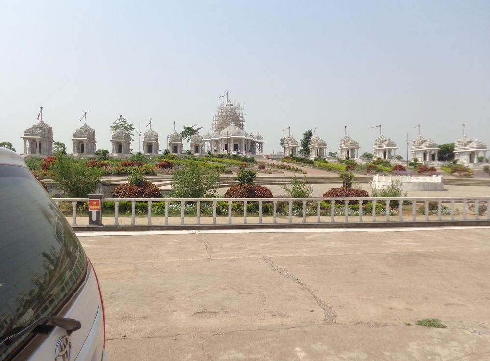 File:Kaivalydham Jain temple, raipur.JPG - Wikimedia Commons
