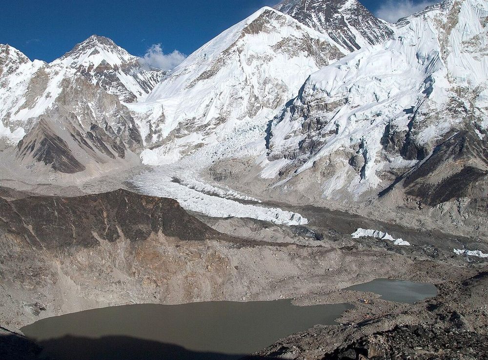 File:Khumbu Glacier, Everest Zone, Nepal, Asia.jpg - Wikimedia Commons
