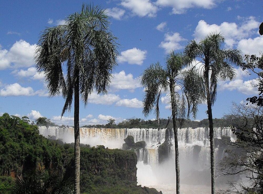 File:Cataratas Iguazu vista general.JPG - Wikimedia Commons