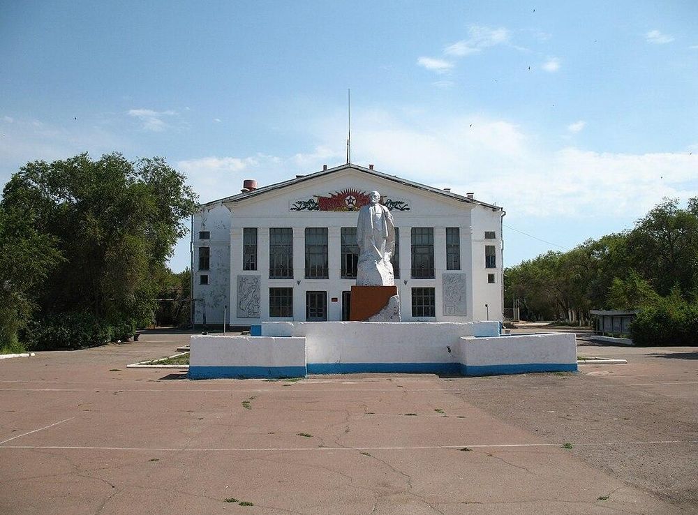 File:Priozersk Central Square.JPG - Wikimedia Commons
