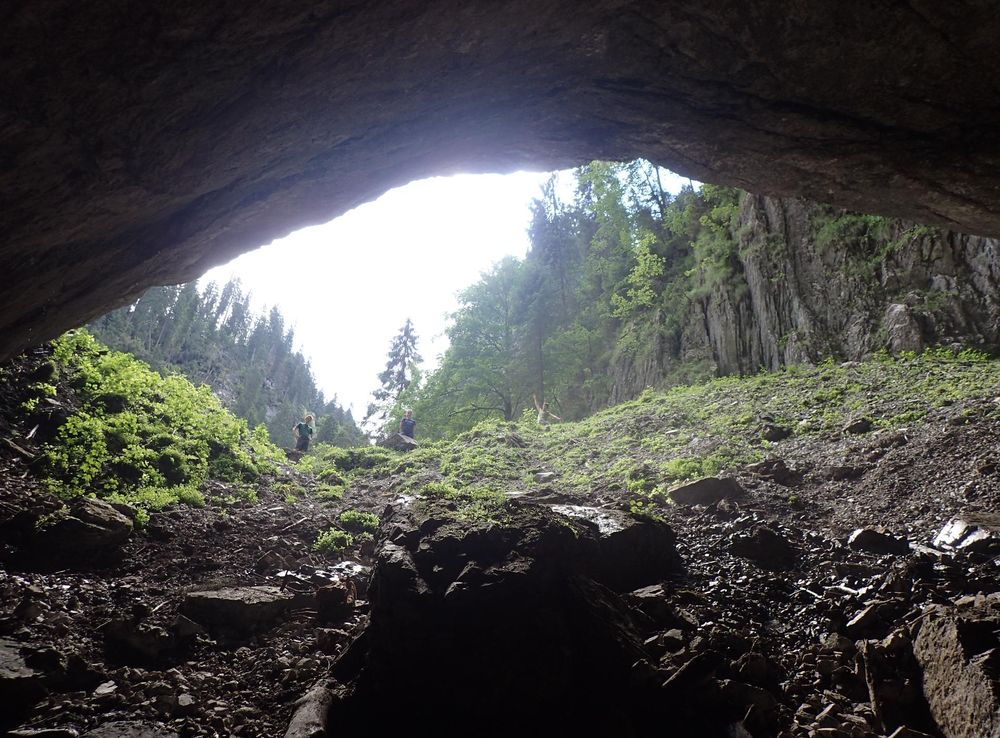 Fișier:Cetatile Ponorului cave entrance 05.jpg - Wikipedia