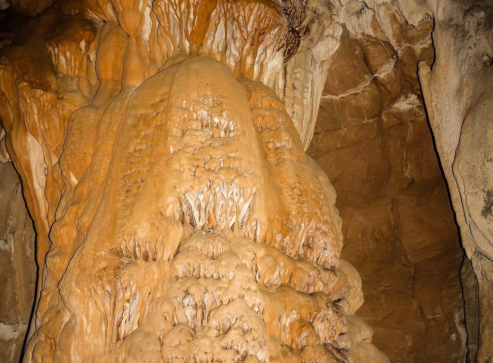 File:Siddha Gufa-Cave Bimal Nagar, Nepal-WLV-2066.jpg - Wikimedia Commons