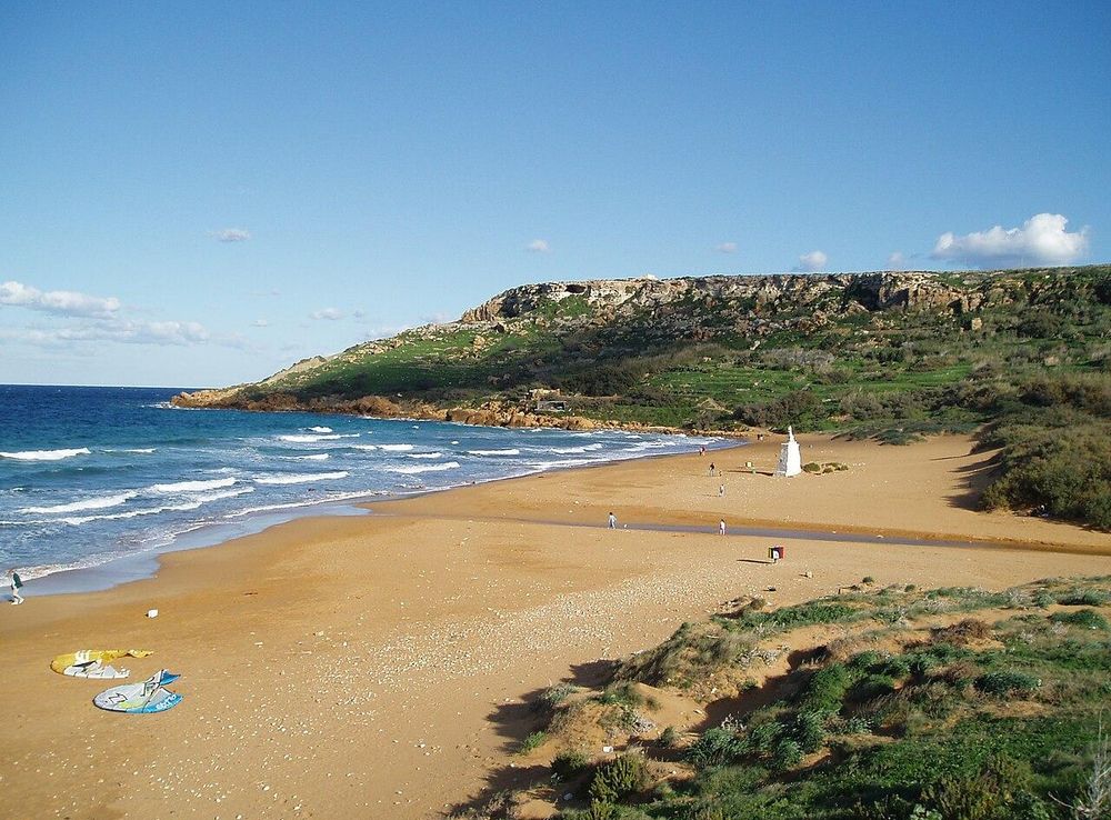File:Ramla Bay.jpg - Wikimedia Commons