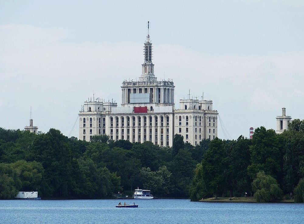 File:Bucharest House of the Free Press.jpg - Wikipedia