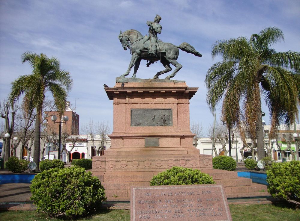 Archivo:Monumento a Lavalleja-Plaza Libertad.JPG - Wikipedia, la  enciclopedia libre