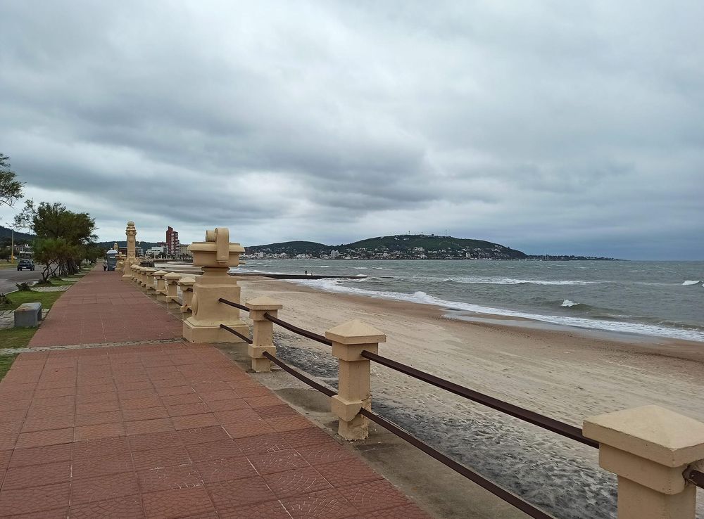 File:Rambla piriapolis.jpg - Wikimedia Commons