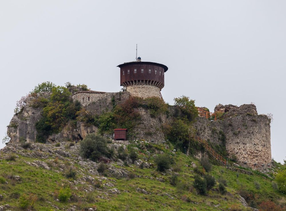 File:Castillo de Petrela, Petrela, Albania, 2014-04-17, DD 02.JPG -  Wikipedia