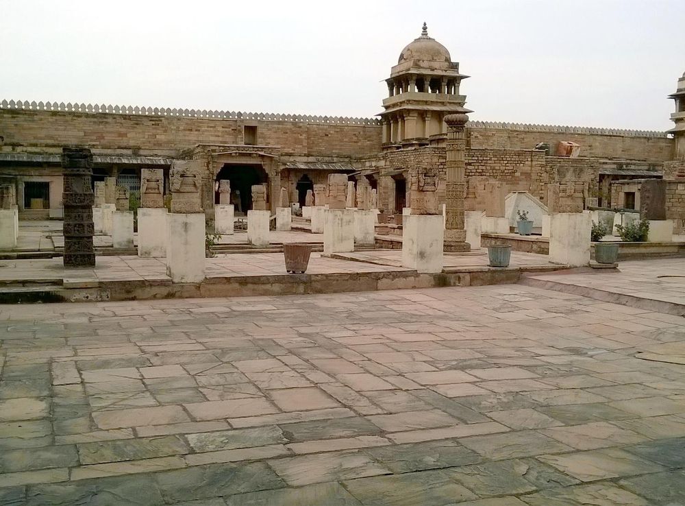 Gujari Mahal Archaeological Museum - Wikipedia