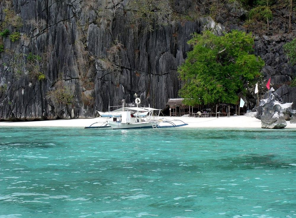 File:Beach next to Banol Beach, Coron, Palawan - panoramio.jpg - Wikimedia  Commons