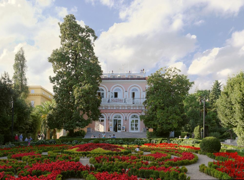 Datoteka:Croatia Opatija BW 2014-10-12 16-10-26.jpg – Wikipedija
