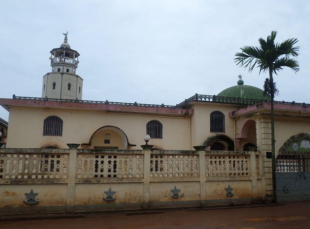 File:Mosquée foumban.JPG - Wikimedia Commons