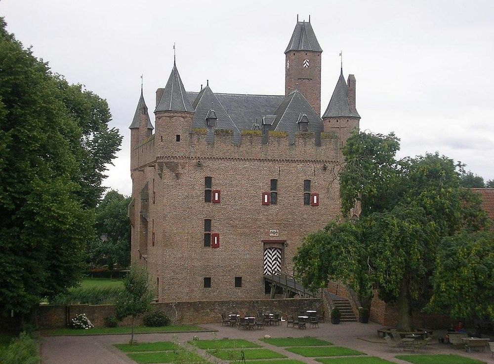 File:Kasteel doornenburg.jpg - Wikipedia