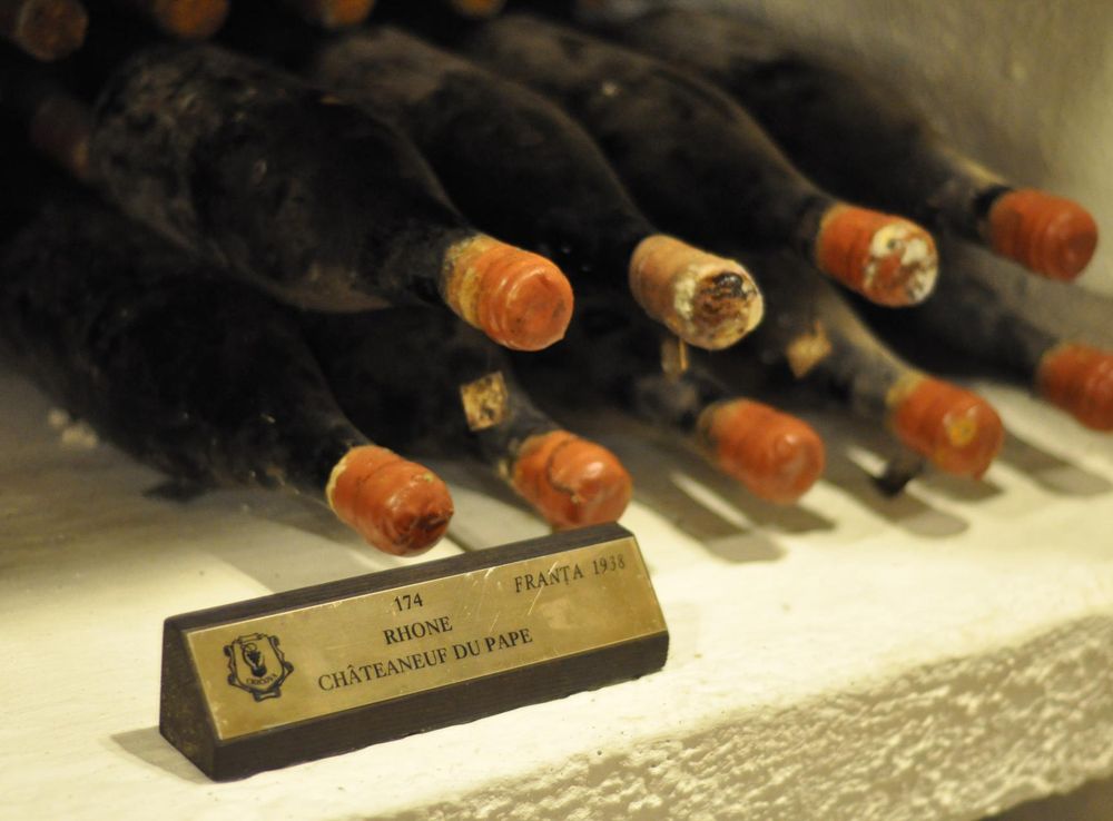 File:Rhone 1938 wine - Cricova winery, Cricova, Moldova.jpg - Wikimedia  Commons