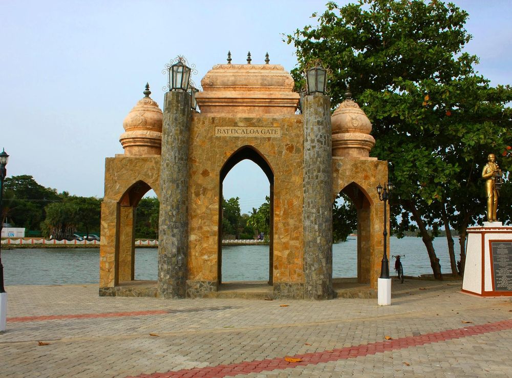 File:Batticaloa Gate, Batticaloa.JPG - Wikimedia Commons