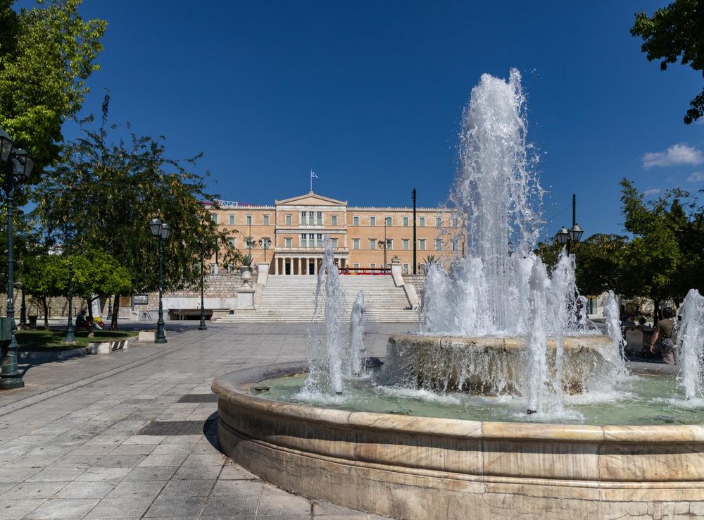 File:Syntagma Square Athens, Greece (44149224494).jpg - Wikimedia Commons