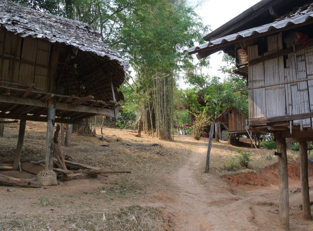 File:Densely populated Karen village.JPG - Wikimedia Commons
