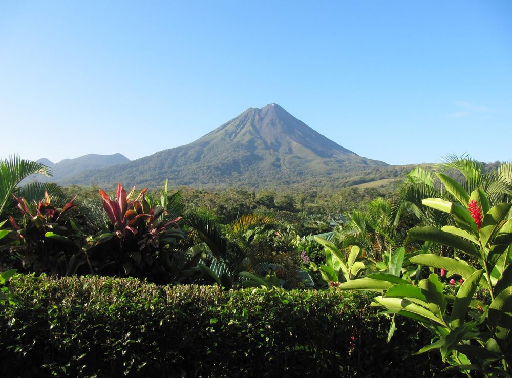 File:Arenal volcano. Costa Rica.jpg - Wikimedia Commons