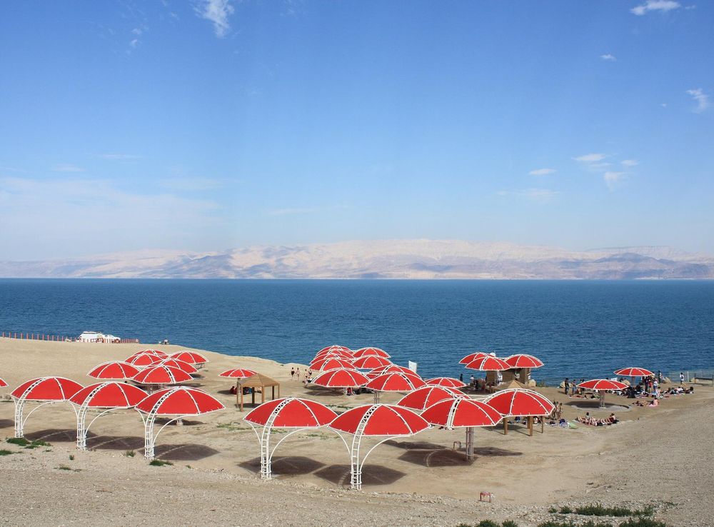 File:Dead sea, Ein Gedi beach.JPG - Wikimedia Commons