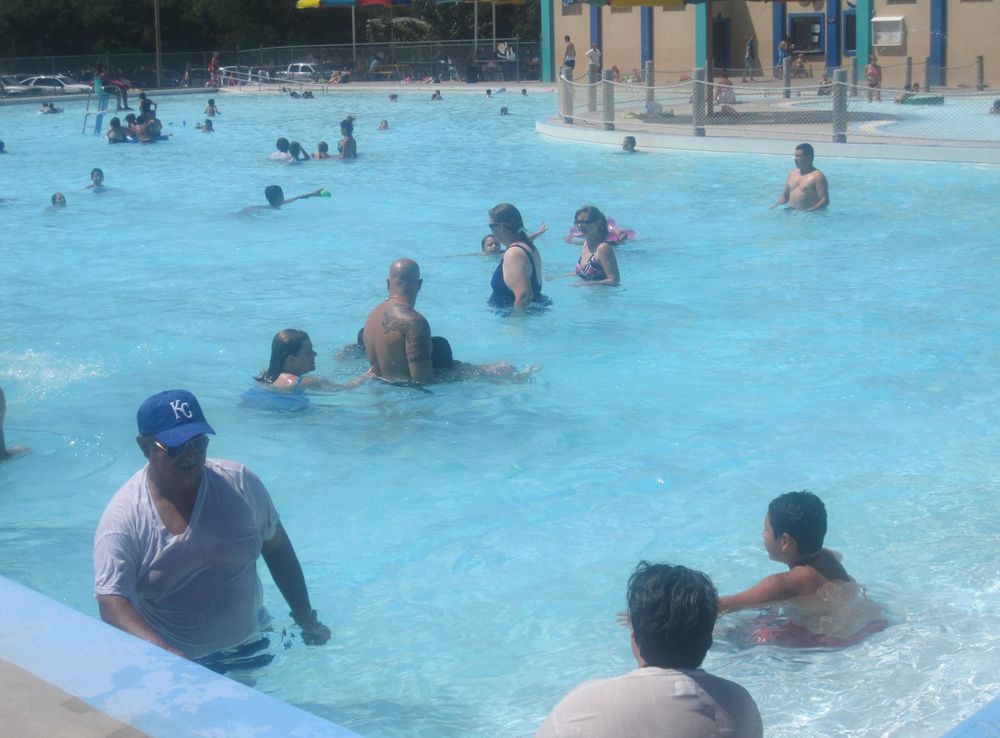 File:Swimmers in Garden City, KS IMG 5879.JPG - Wikimedia Commons