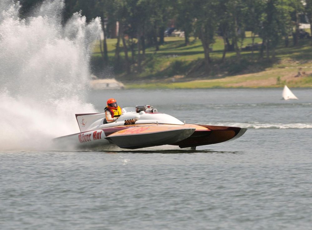 ANG makes a splash at Indiana hydroplane regatta > Air National Guard >  Article Display