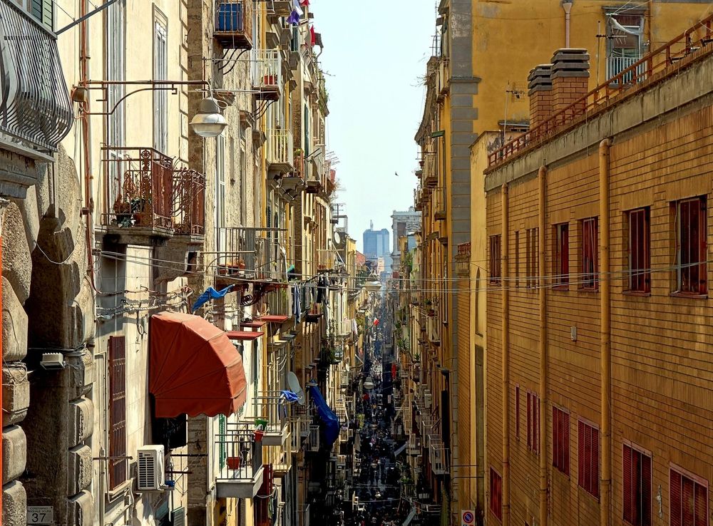 File:Naples spaccanapoli.JPG - Wikipedia