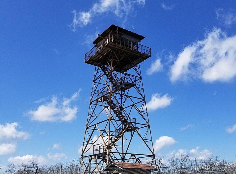 File:Rich Mountain Lookout Tower.jpg - Wikimedia Commons