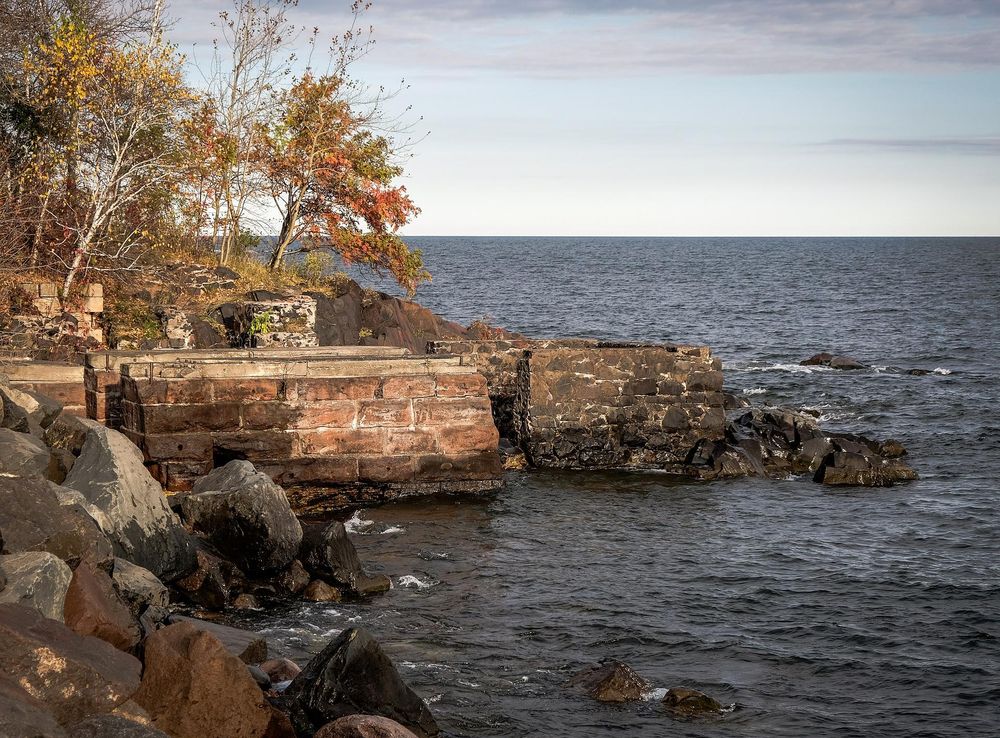 File:Leif Erikson Park, Duluth 10 25 17 -lakesuperior -fall  (37932331222).jpeg - Wikimedia Commons