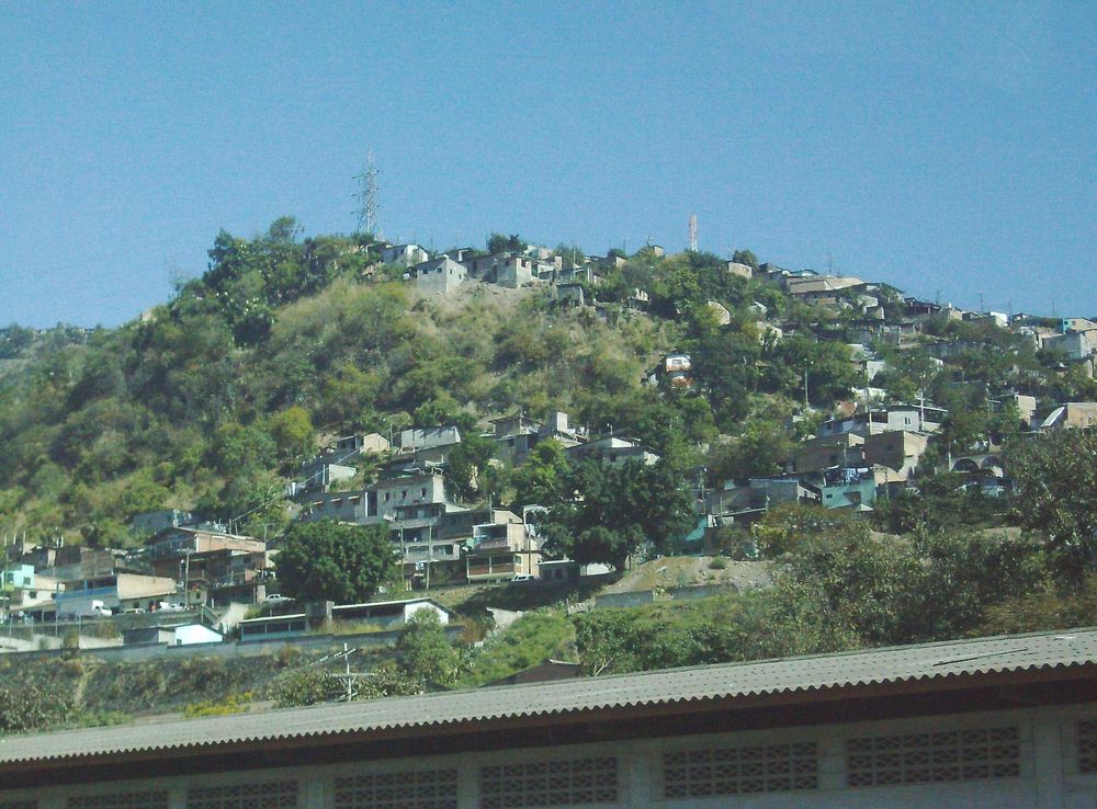 File:Homes on the hill by the mall of honduras.JPG - Wikimedia Commons