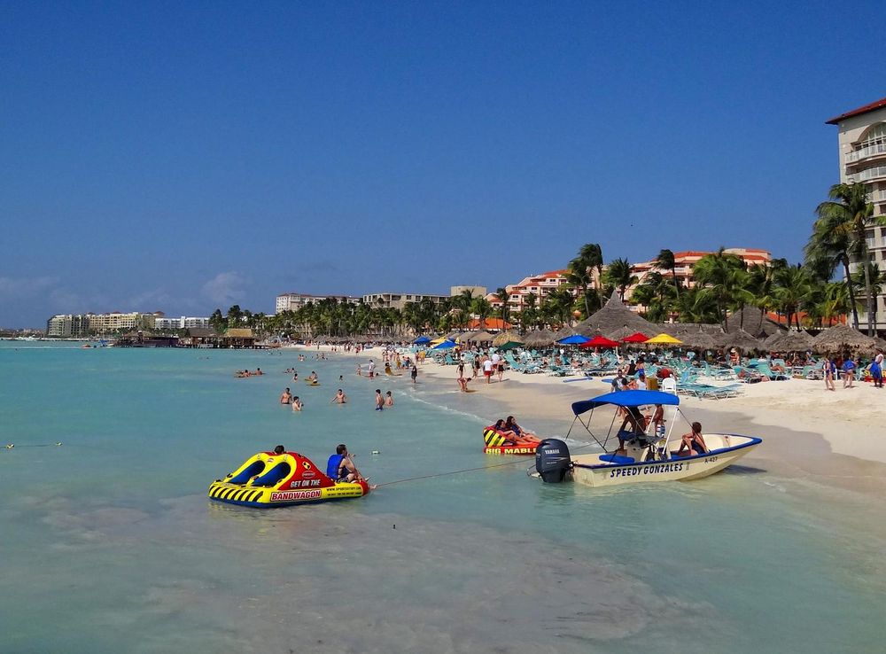 Bestand:Palm-Beach-Aruba-2013.JPG - Wikipedia