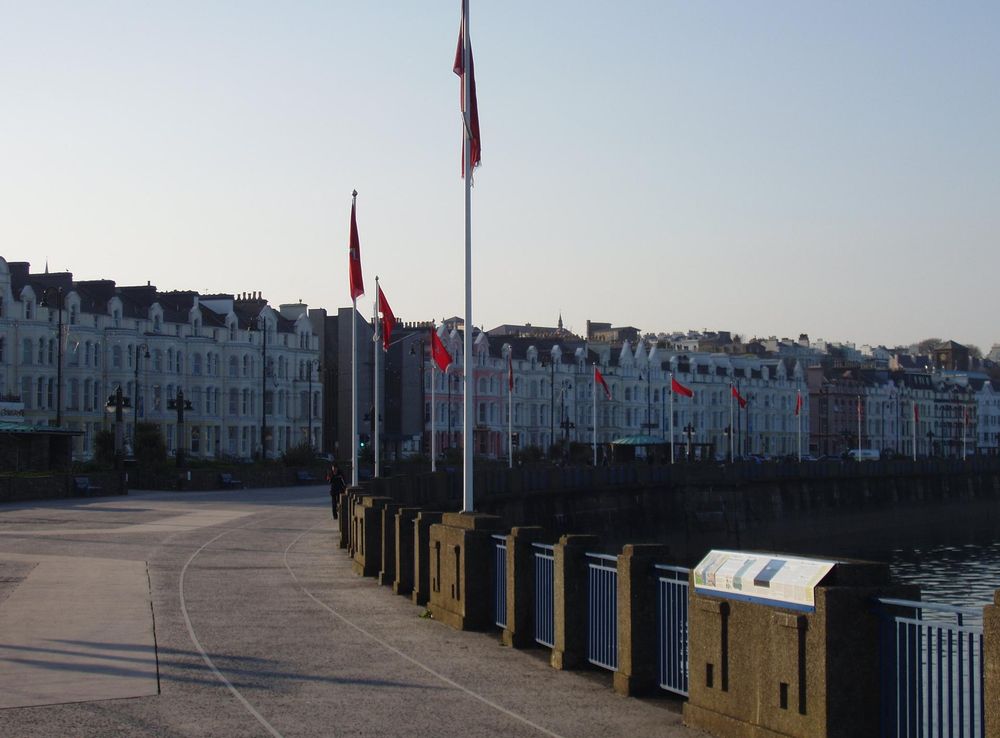 File:Loch Promenade - Douglas - Isle of Man - kingsley - 20-APR-09.jpg -  Wikimedia Commons