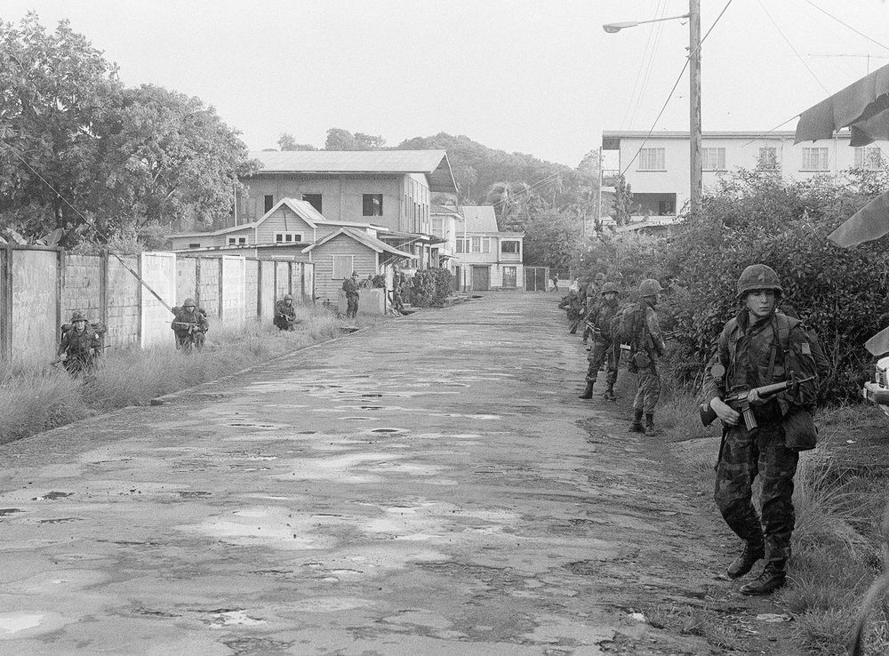 File:US Marines at Grenville town Grenada 1983.JPEG - Wikimedia Commons