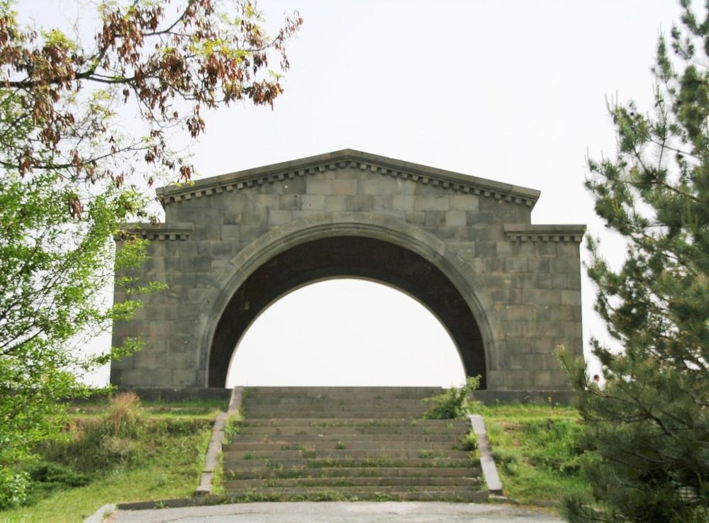 File:Arc-tcharents.JPG - Wikimedia Commons
