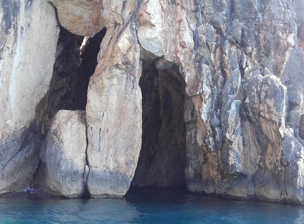 File:'Cave of the Pirates' in Dhermi.jpeg - Wikimedia Commons