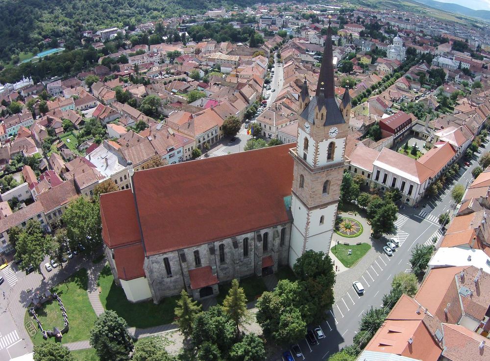 File:Biserica evanghelică.C.A.JPG - Wikimedia Commons