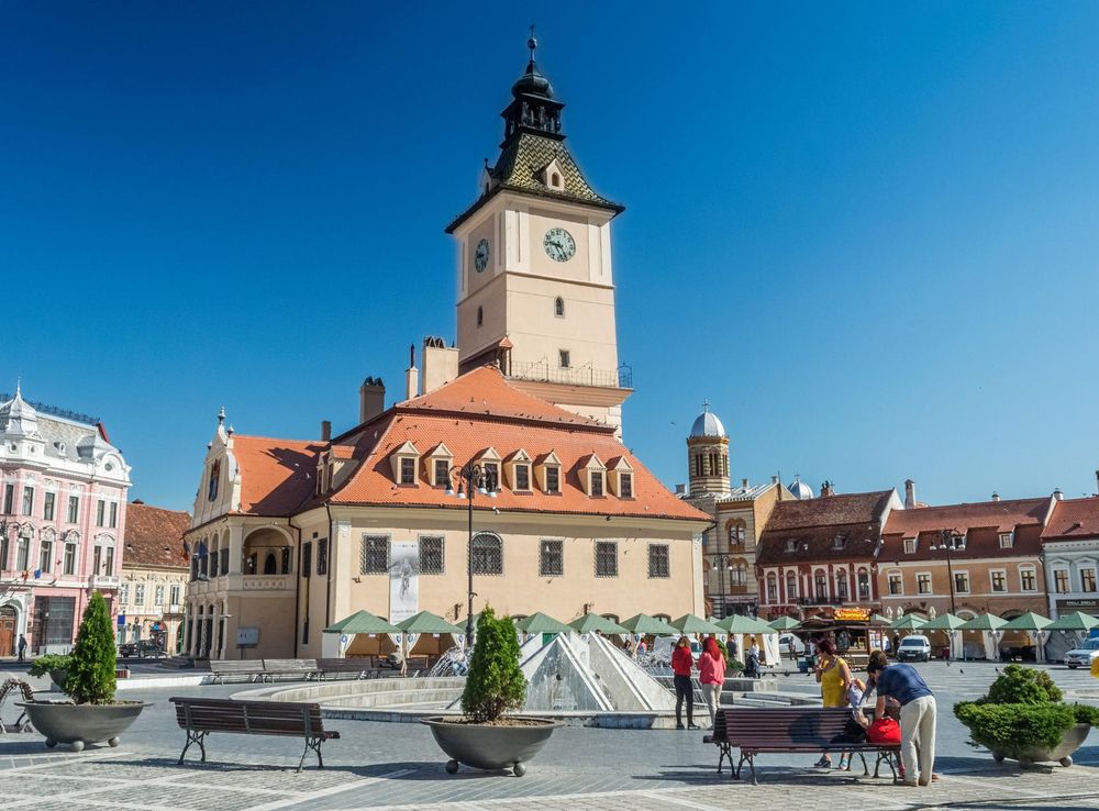 File:The Council Square In Brașov (165282887).jpeg - Wikimedia Commons
