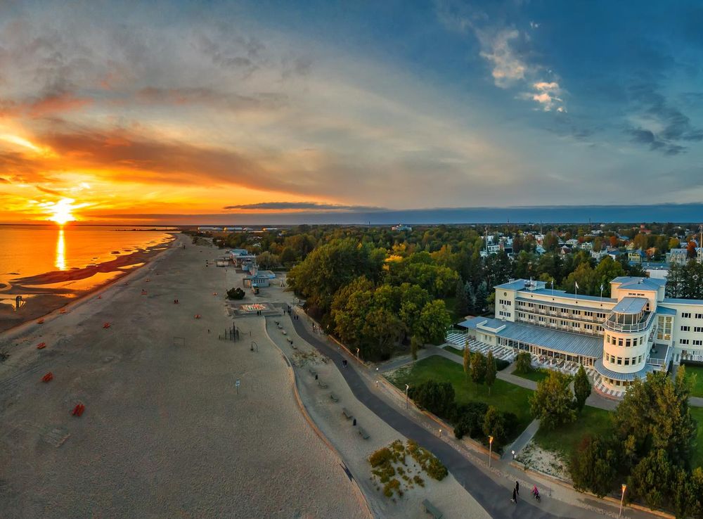 File:Sunset in Pärnu beach (1).jpg - Wikipedia