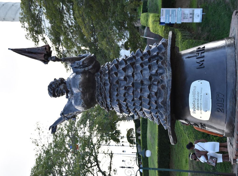 Archivo:Santiago de los Caballeros - Monumento a los Héroes de la  Restauración 0789.JPG - Wikipedia, la enciclopedia libre