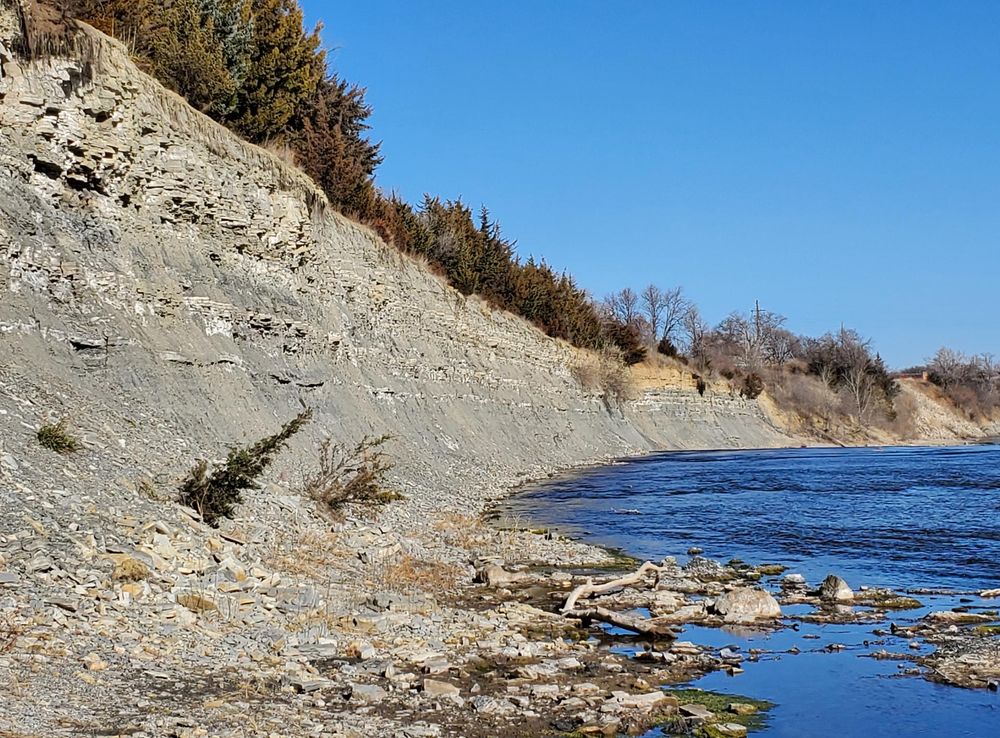 File:Indian Rock, Salina, Kansas, Smoky Hill diversion channel, North face,  upper Wellington Formation 20211208 104723.jpg - Wikimedia Commons