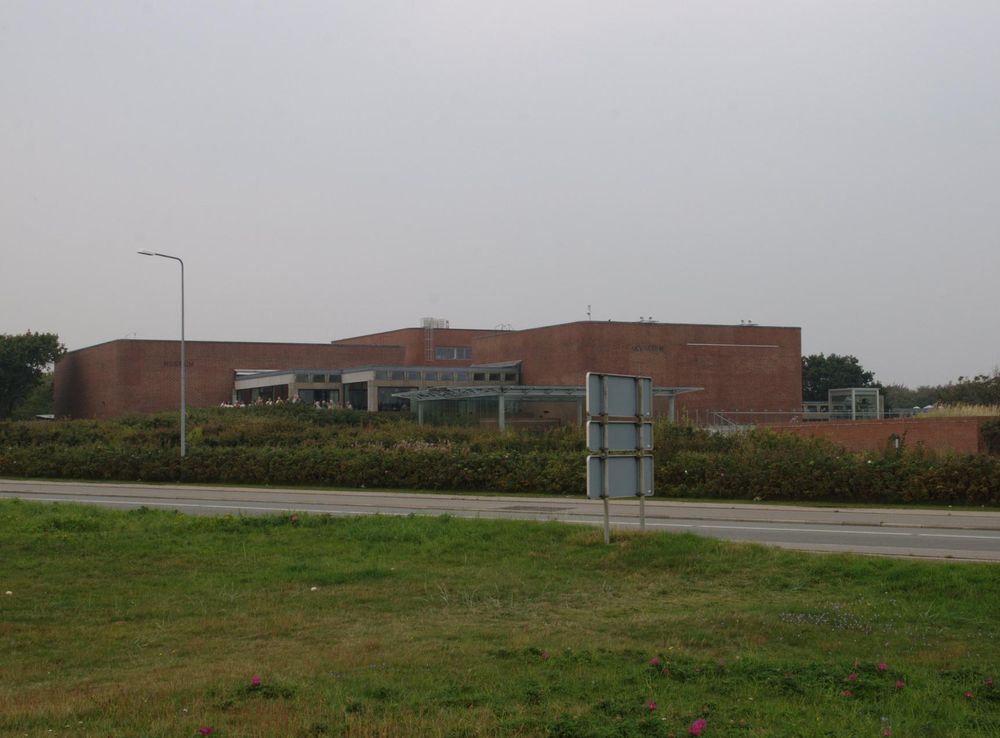 Fil:Esbjerg Fiskeri- og Søfartsmuseum set fra Sædding strandvej  (cropped).jpg - Wikipedia, den frie encyklopædi