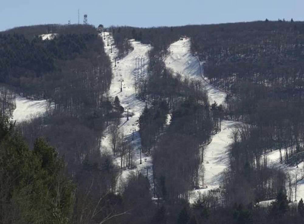 File:Wachusett Mountain in winter.gk.jpg - Wikimedia Commons