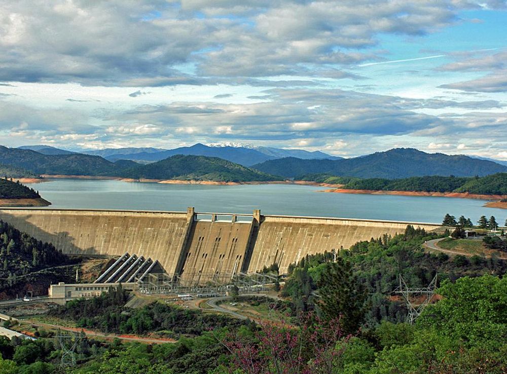 File:Shasta Dam Colored.jpg - Wikipedia