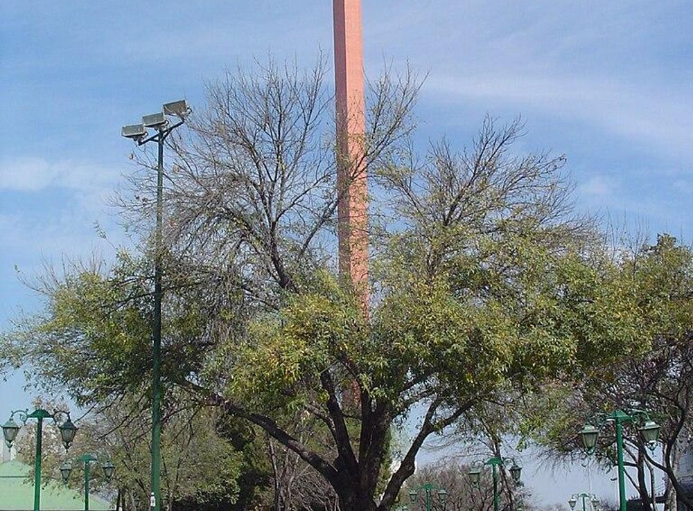File:Faro del Comercio.JPG - Wikimedia Commons