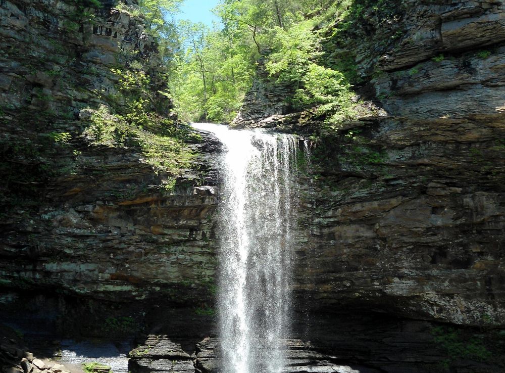 File:Cedar Falls Trail, Petit Jean State Park 010.jpg - Wikimedia Commons