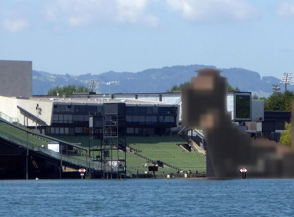 File:Bregenz, Seebühne, Tribüne und Bühnenbild zu Turandot, 1.jpeg -  Wikimedia Commons